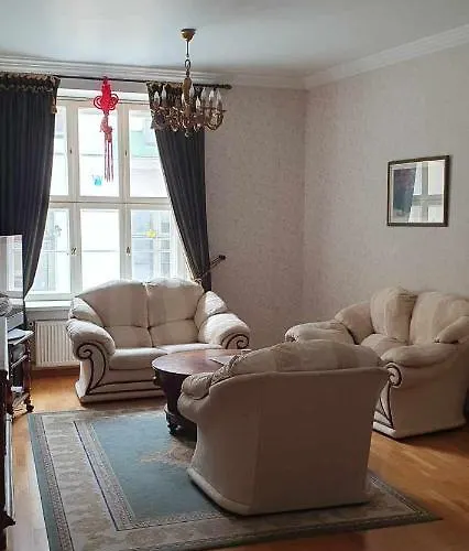 Apartment Cozy On The Town Hall Square